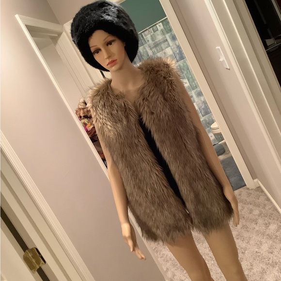 COPY - MERONA Faux Golden Island Fox Fur Vest Size Small - Picture 6 of 16